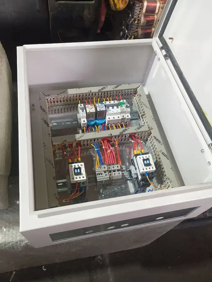 یک دستگاه دیزل ژنراتور پرکینز ۵۰ کاوا همراه با تابلو ATS