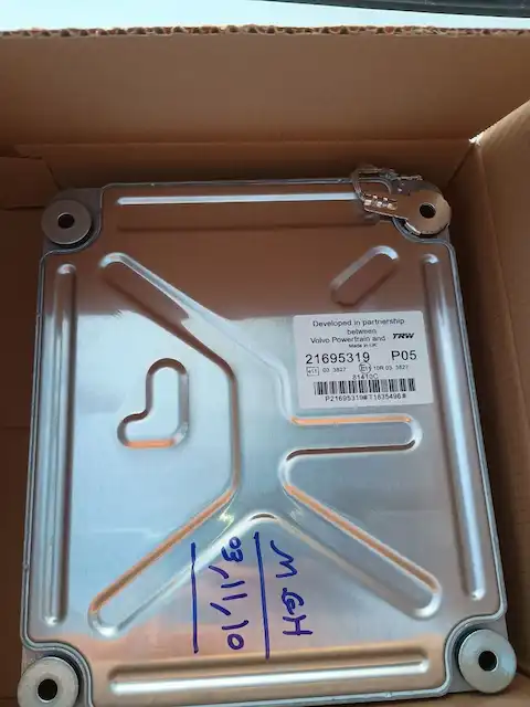 اورهال یک دستگاه دیزل ژنراتور ولوو ۱۶۴۲